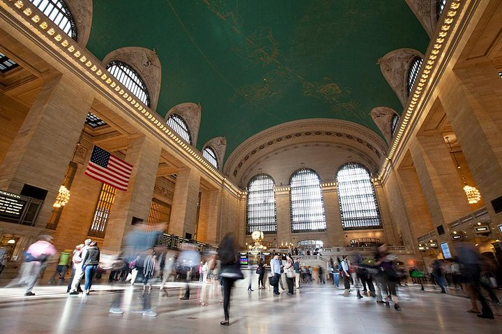 Experience the dynamic energy of New York City as you capture stunning architectural details at Grand Central Terminal surrounded by bustling crowds and historic elegance. Perfect for photography enthusiasts!